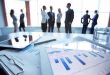 Την άνοιξη το νέο εργασιακό, στο στόχαστρο των θεσμών οι εκκρεμείς συντάξεις