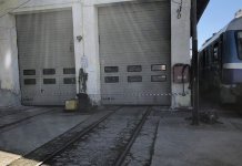 Σοβαρές ζημιές στο μηχανοστάσιο Λάρισας μετά τον χθεσινό σεισμό